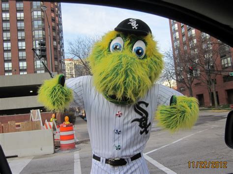 Chrysler Tows the Floats - 79th Annual McDonald’s Chicago Thanksgiving Day Parade | CleanMPG