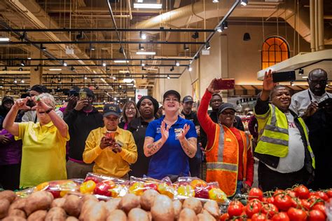 Wegmans Opens in Brooklyn; Fans Wait in the Rain, and Rejoice - The New York Times