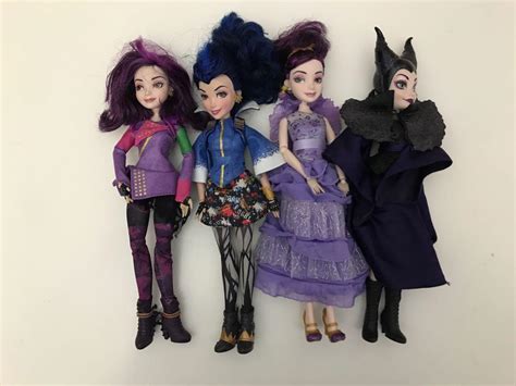 4 Disney Descendants Dolls. Two Mal dolls, Maleficent & Evie dolls ...