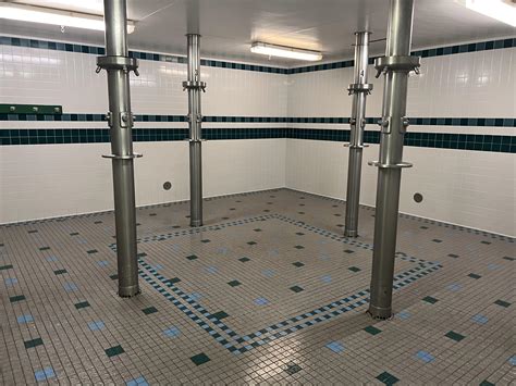 VA beach rec center : r/CommunalShowers