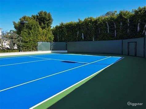 Graceful Blue Tennis Court | Rent this location on Giggster