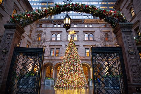 Manhattan - Top 10 Most Festive Holiday Spots in NYC - LADYHATTAN