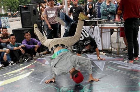 Breakdance editorial stock photo. Image of youth, solo - 77665748