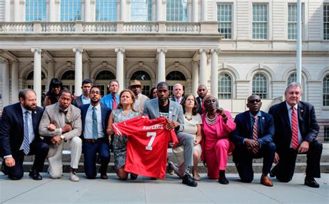 City council members ‘kneel’ in solidarity – Caribbean Life