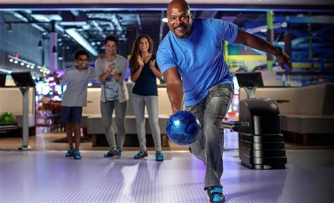 Bowling Alley for Birthday Parties & Fun Nights Out | Main Event