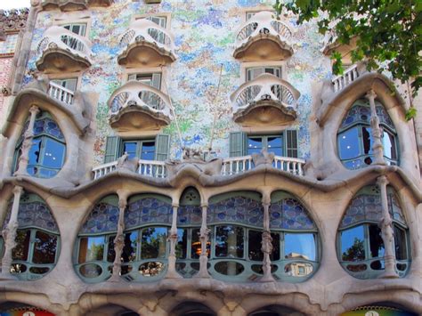 11 Gaudi Buildings in Barcelona that you should see - Swedish Nomad