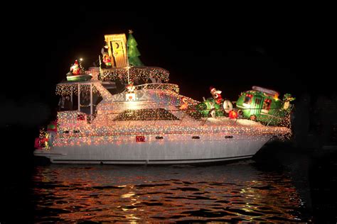 2011 Winners - 2014 Christmas Boat Parade | Beach christmas, Boat parade, Newport beach