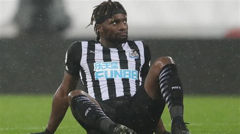 Newcastle’s Saint-Maximin weeks away from return, says Bruce | Sport | The Times