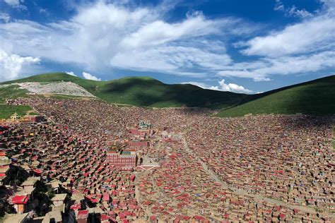 Larung Gar, The Tibetan Monastery Turned Town - Placeaholic