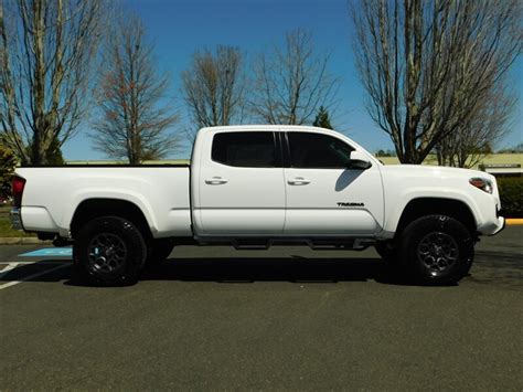 2018 Toyota Tacoma SR5 V6 4X4 / Double Cab LONG BED / LIFTED LIFTED