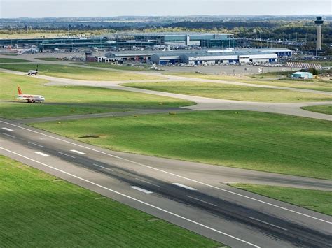 London Stansted Airport starts runway resurfacing project