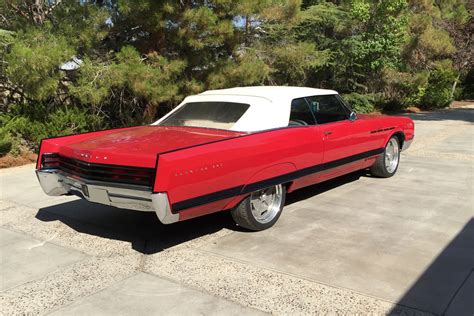 1965 BUICK ELECTRA 225 CONVERTIBLE - Rear 3/4 - 207620