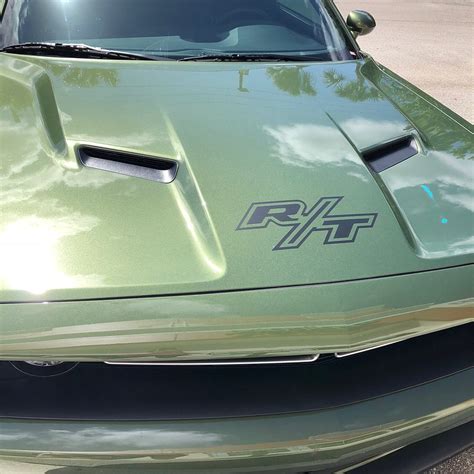 Does the F8 Green looks a bit "yellow?" | Dodge Challenger Forum