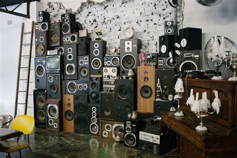 Wall of sound. | Wall of sound, Event space, Wall