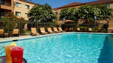 Hotel near Avalon Alpharetta, Roswell, GA | Courtyard Atlanta Alpharetta