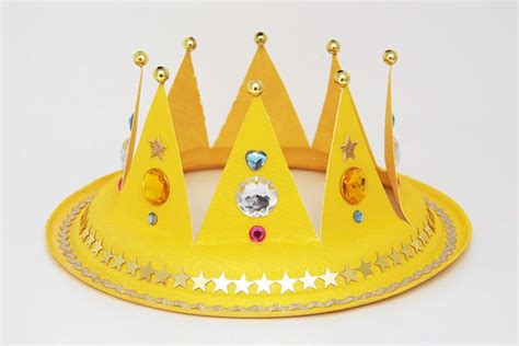 Paper Plate Crown | Kids' Crafts | Fun Craft Ideas | FirstPalette.com | Crown for kids, Crown ...