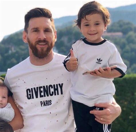 Lionel Messi : Bio, family net worth, wife, sons, age, height and more