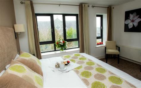 HARRY'S OF KINNEGAD: 2023 Prices & Reviews (Ireland) - Photos of Hotel ...