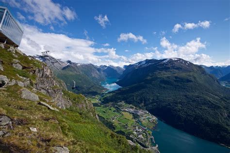 NORDFJORD - GLACIERS, FJORDS, SEA AND MOUNTAINS