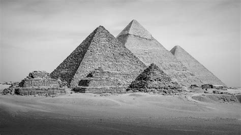 Who Built the Pyramids of Giza? | Britannica