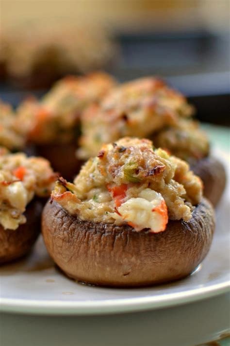 Creamy Crab Stuffed Mushrooms | RecipeLion.com