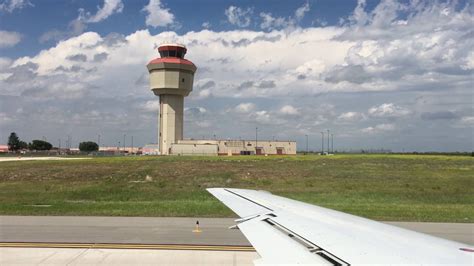 American Eagle ERJ-140 Takeoff from Abilene Regional Airport - YouTube