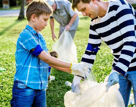 Kids picking up trash in the park | Premium Photo - rawpixel