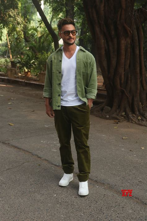 Aayush Sharma Spotted Promoting His Upcoming Film Antim At Mehboob Studios - Social News XYZ