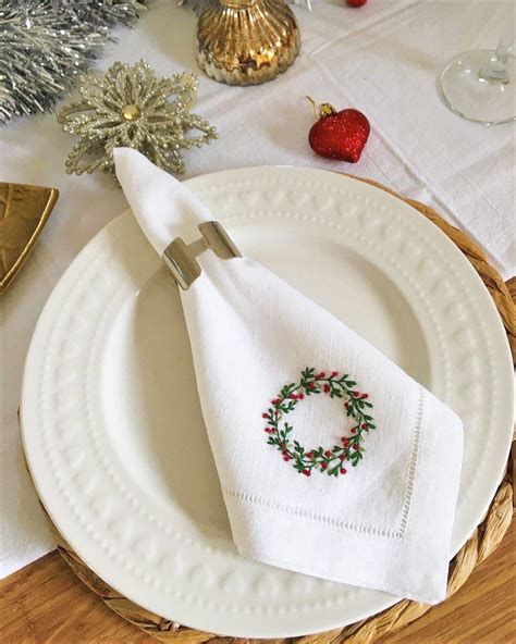 Hand-embroidered Christmas Wreath 100% Linen Napkin - Etsy | Idee di ...