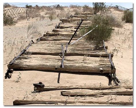 The Old Plank Road in the Imperial Sand Dunes - DesertUSA