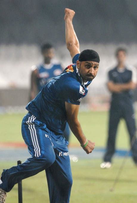 Picture Of Harbhajan Singh Bowling On Pitch