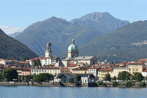 Verbania, Italie est une ville sur le Lac Majeur, surtout connu pour la Villa Taranto