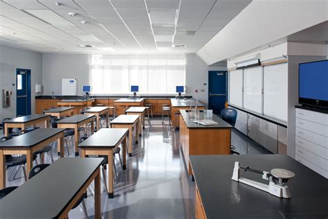 Dana Middle School science lab | Interior design school, School interior, Classroom interior