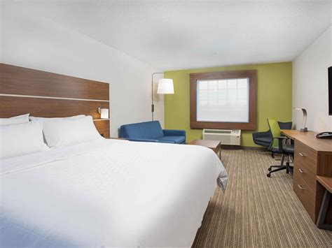 Knoxville Airport Hotel | Holiday Inn Express & Suites Alcoa (Knoxville ...