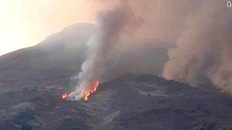 Dramatic video of volcano eruption in Italy - CNN Video