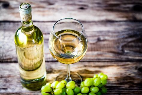 Chardonnay vs. Pinot Grigio vs. Sauvignon Blanc Tasting Guide | Total Wine & More