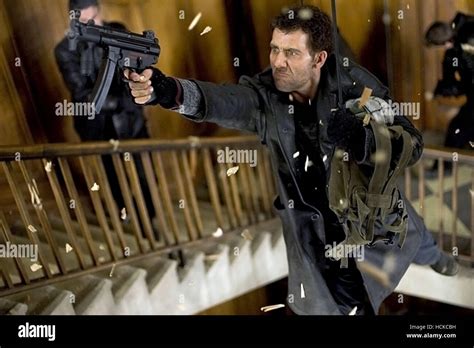 SHOOT 'EM UP, Clive Owen, 2007. ©New Line Cinema/courtesy Everett Collection Stock Photo - Alamy