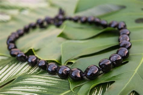 KUKUI NUT LEI Black - Etsy