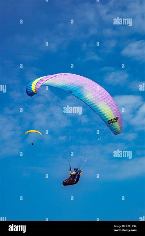 Hang gliding Bald Hill Stanwell Park NSW Australia Stock Photo - Alamy