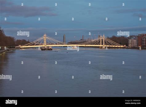 albert bridge Bridge at night Stock Photo - Alamy