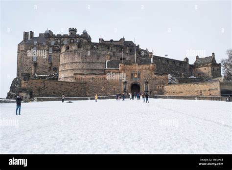 Scottish castles winter snow hi-res stock photography and images - Alamy