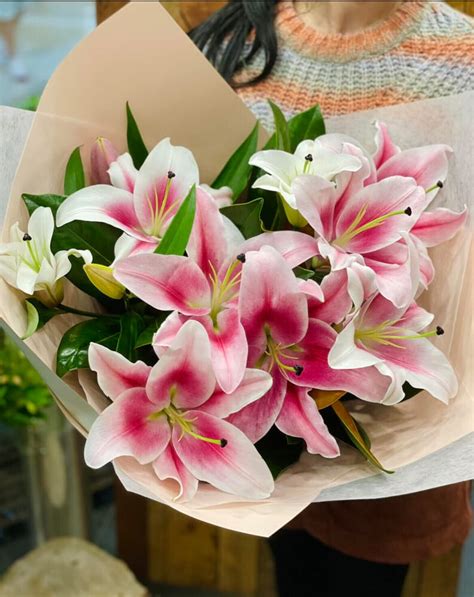 Oriental lily bouquet