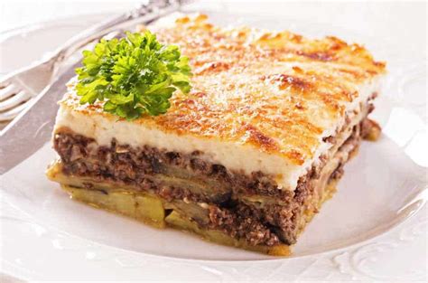 Traditional Moussaka recipe with eggplants (aubergines) and potatoes ...