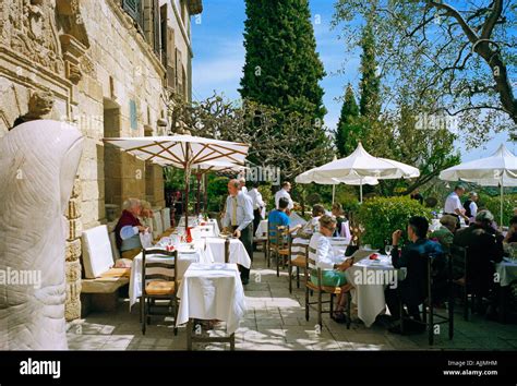 Colombe d'or restaurant hi-res stock photography and images - Alamy