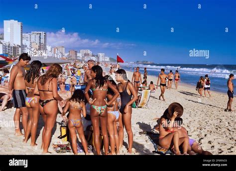 Bikinis ipanema beach rio de hi-res stock photography and images - Alamy