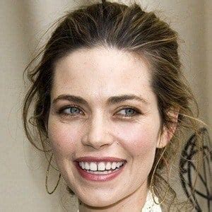 Amelia Heinle - Age, Family, Bio | Famous Birthdays