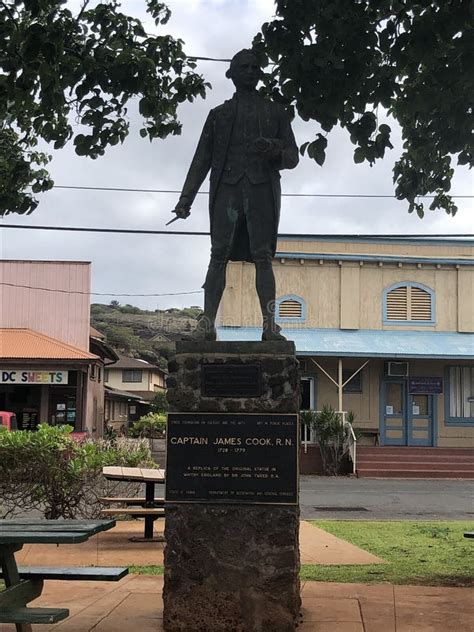 Captain James Cook Statue at the Cook Landing Site in Waimea on Kauai ...