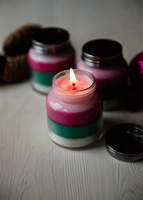 Layered Scent DIY Holiday Candles | HelloGlow.co