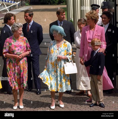 Royalty - Queen Mother 92nd Birthday - Clarence House, London Stock Photo - Alamy