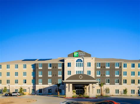 Hotel In North Austin With Pools | Holiday Inn Express & Suites Austin NW - Arboretum Area